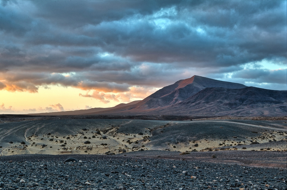 Wandern auf Lanzarote - Entdecken Sie Lanzarote - Sonnenaufgang, Sonnenuntergang, Lanzarote, Berg, Vulkan, Kanaren, Spanien.