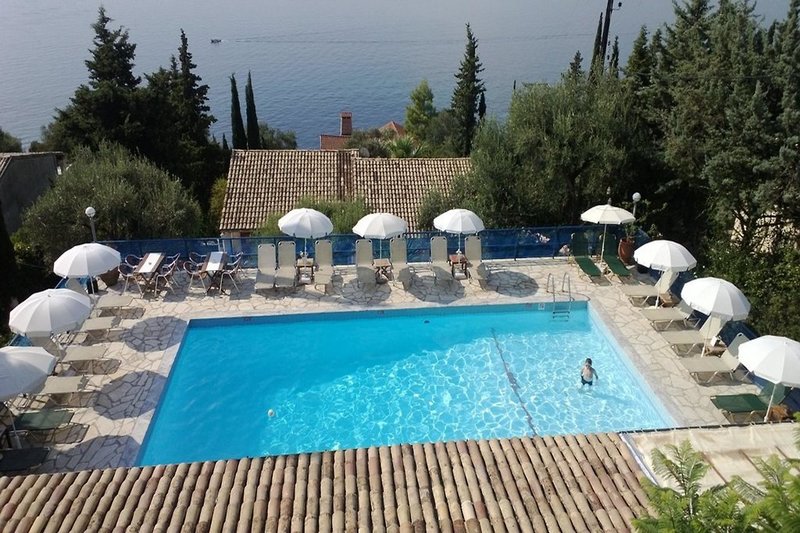 Captains Apartment Hotel in Barbati, Korfu Pool