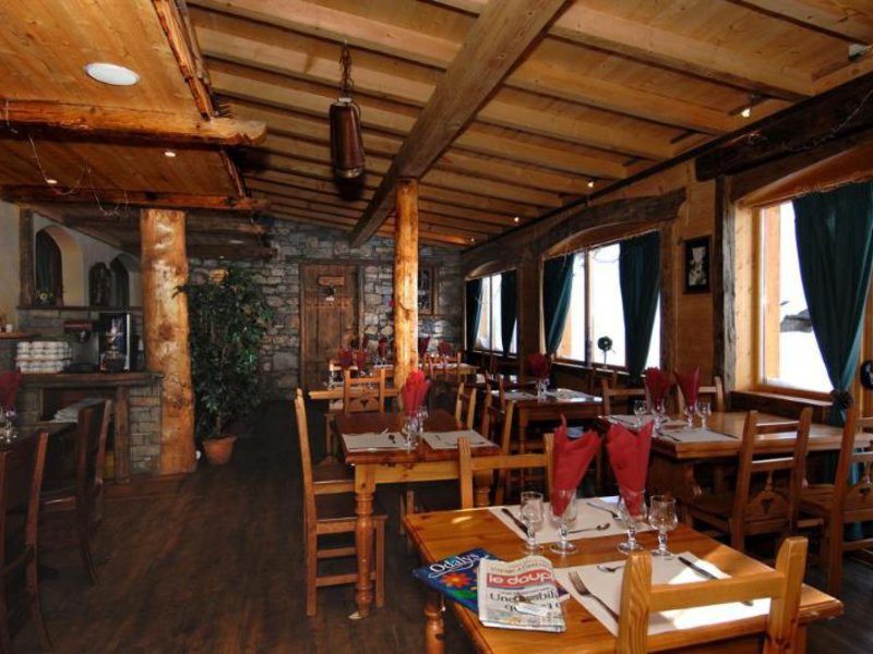 Odalys Chalet Alpina in Tignes-le-Lac, Chambery Restaurant