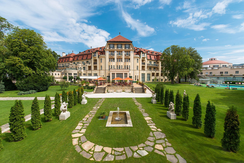 Thermia Palace Health Spa Hotel in Pietany, Wien (AT) Außenaufnahme