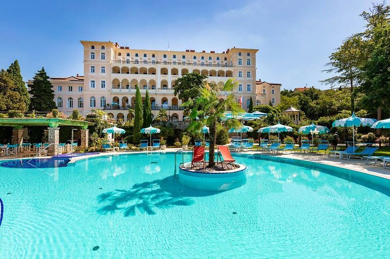 Hotel Kvarner Palace in Crikvenica, Rijeka (Kroatien) Pool