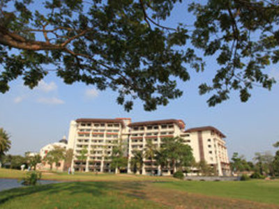 Summit Windmill Golf Residence in Samut Prakan, Bangkok Außenaufnahme