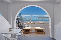 Azzurro Suites in Fira, Santorini Wellness