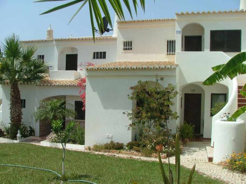 Hotel Turiquintas in Porches, Faro Außenaufnahme