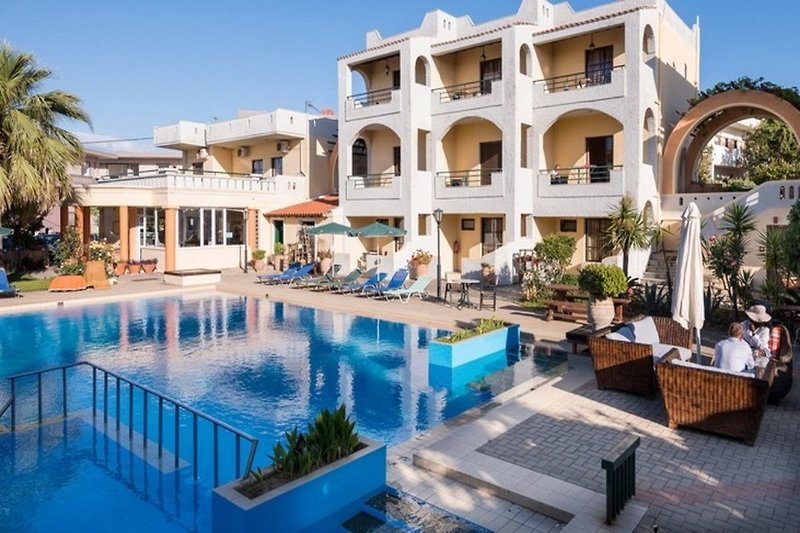 Nireas Hotel in Daratsos, Heraklion (Kreta) Pool