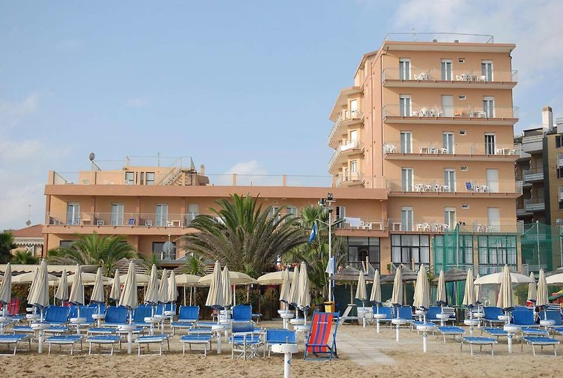 Hotel Astoria in Pesaro, Rimini Außenaufnahme