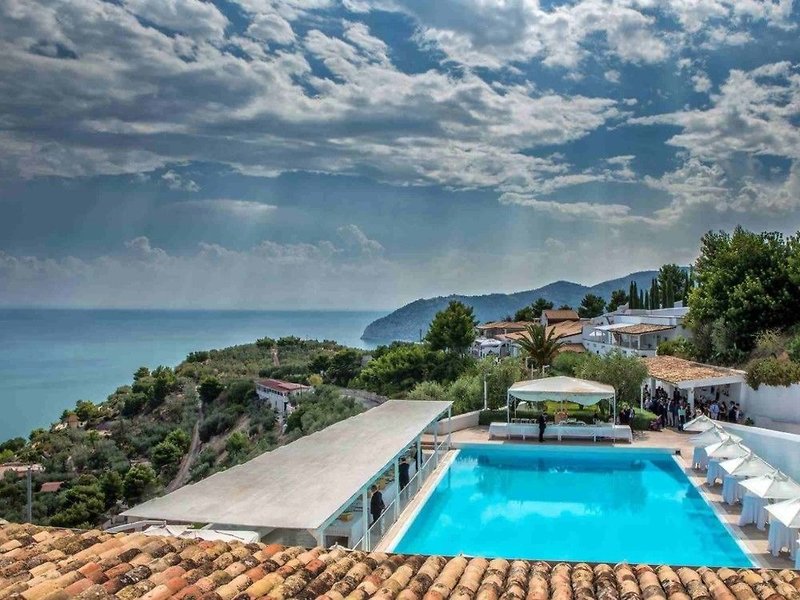 La Locanda del Carrubo in Mattinata, Bari Pool