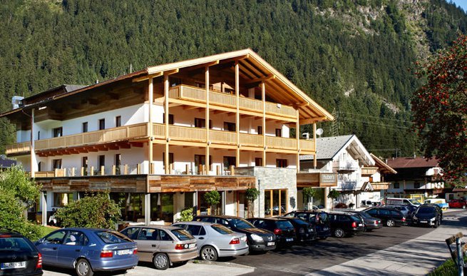 Huber's Boutique (ex: Traudl Hotel-Cafe) in Mayrhofen, Innsbruck (AT) Außenaufnahme