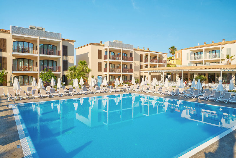 Protur Floriana Resort Aparthotel in Cala Bona, Mallorca Pool