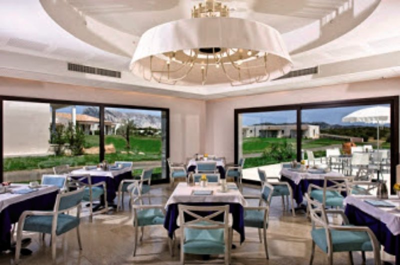 Grande Baia Resort Hotel in San Teodoro, Cagliari Restaurant