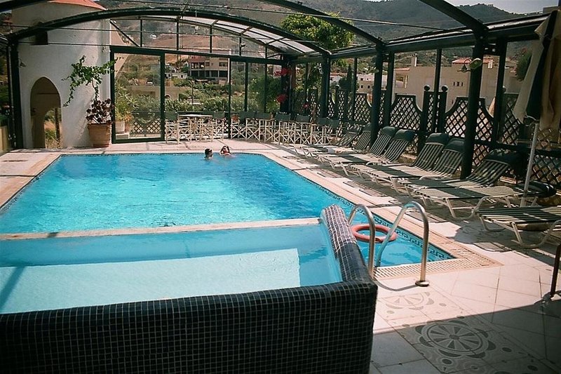 Dioskouroi Apartments in Agia Pelagia, Heraklion (Kreta) Hallenbad