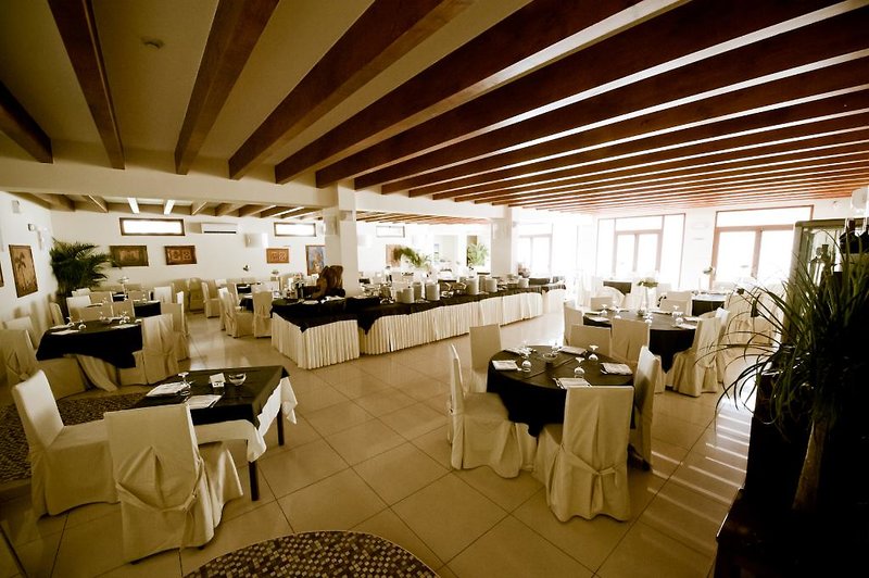 Ticho's Hotel in Marina di Castellaneta, Bari Restaurant