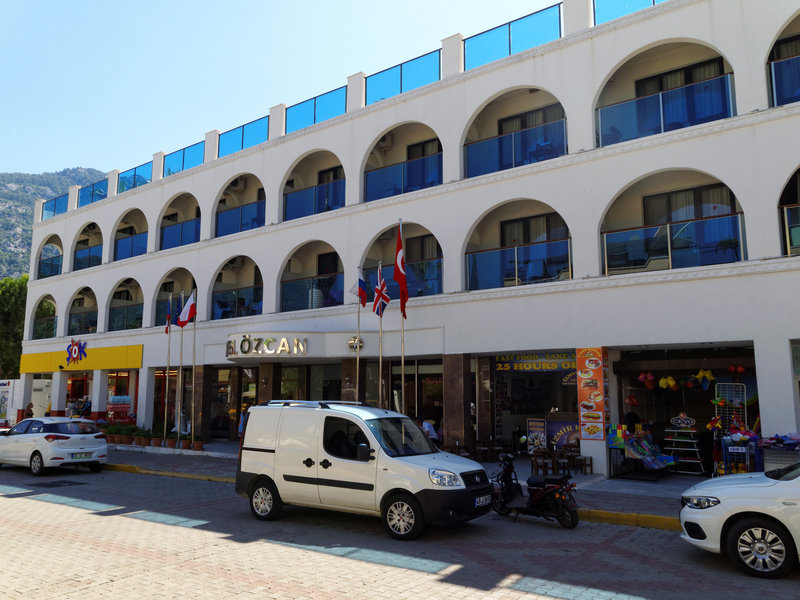 Özcan Beach Hotel in Turunç, Dalaman Außenaufnahme