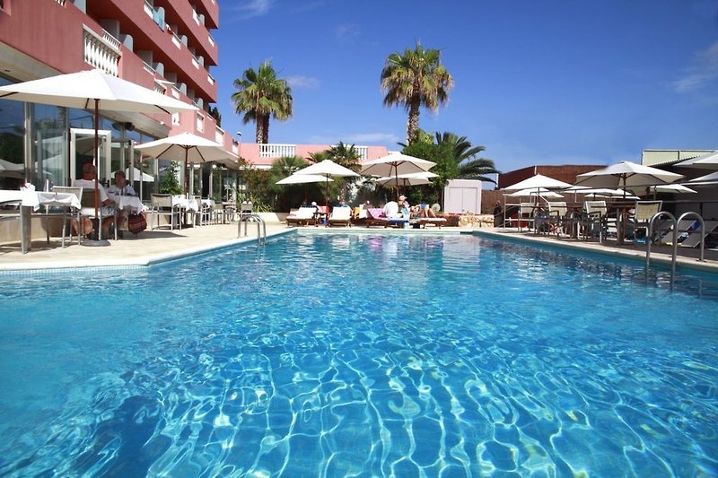 Hotel Paraiso Beach in Es Canar, Ibiza Pool