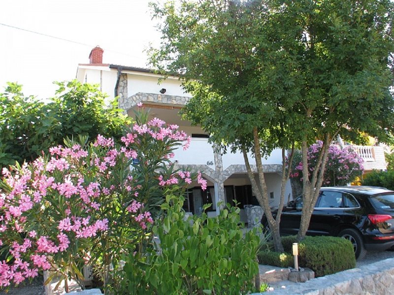 Apartments Srkoc in Krk, Rijeka (Kroatien) Garten