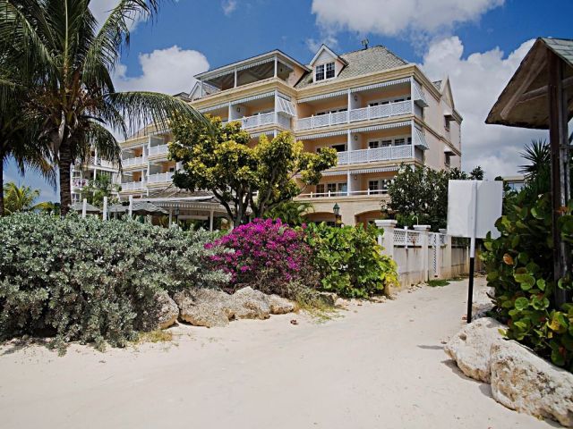 Coral Sands Beach Resort in Christ Church, London-Stansted Außenaufnahme