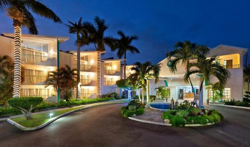 Blue Horizon Hotel in Rockley Beach, Bridgetown Außenaufnahme