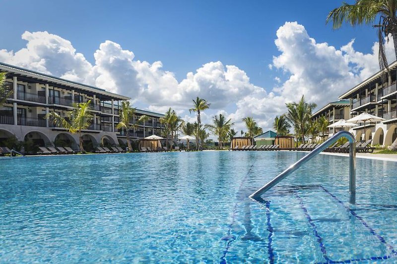 Ocean El Faro El Beso, Punta Cana in Uvero Alto, La Romana Pool