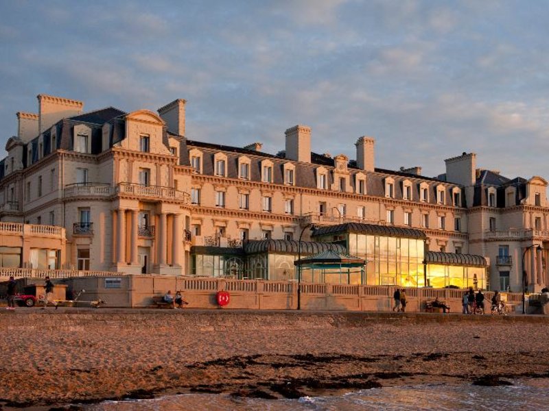 Le Grand Hotel des Thermes in Saint-Malo, Außenaufnahme