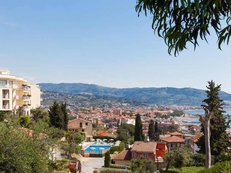 Metropol in Diano Marina, Genua Außenaufnahme