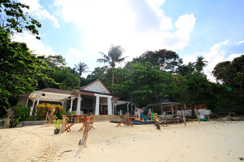 Phi Phi Bayview Premier Resort in Ko Phi Phi, Phuket (Thailand) Strand