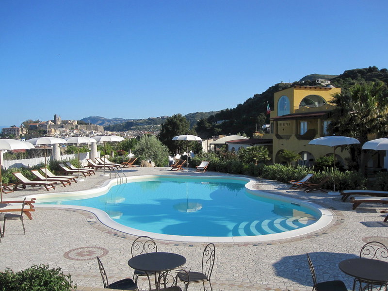 Bougainville in Insel Lipari, Catania Pool