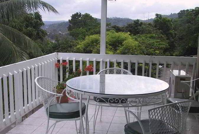 Columbus Heights Condominiums in Ocho Rios, Montego Bay (Jamaika) Terasse