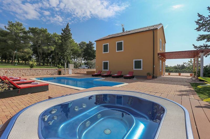 Villa Primorje in Biograd na Moru, Zadar (Kroatien) Pool