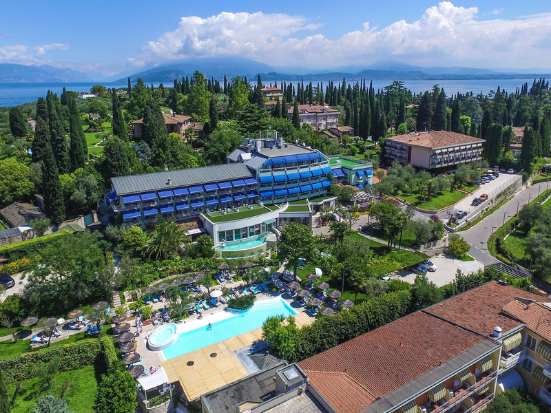 Hotel Olivi Spa & Natural Wellness in Sirmione, Verona Strand