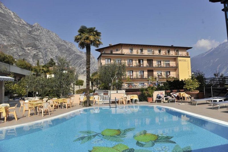 Hotel Garda Bellevue in Limone sul Garda, Verona Pool