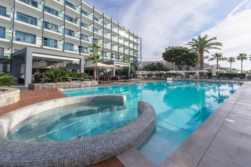 Marins Suites in Cala Millor, Mallorca Pool