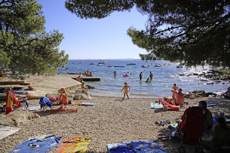 Kozarica Apartments in Pakostane, Zadar (Kroatien) Strand