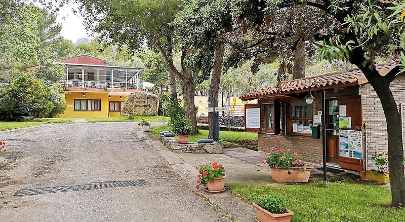 Villaggio Camping Golfo di Arzachena in Cannigione, Olbia,Sardinien Garten