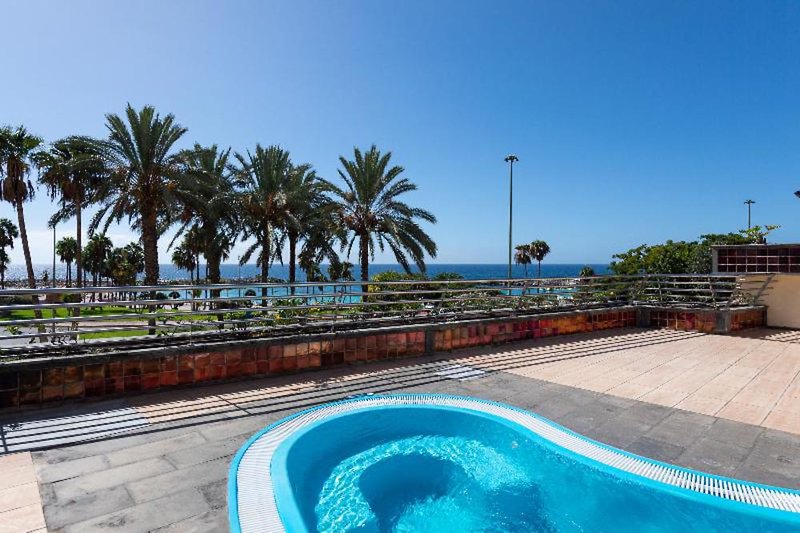 Holiday Club Playa Amadores in Playa Amadores, Gran Canaria Pool