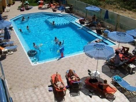 Artemis Apartments in Kato Stalos, Chania (Kreta) Pool