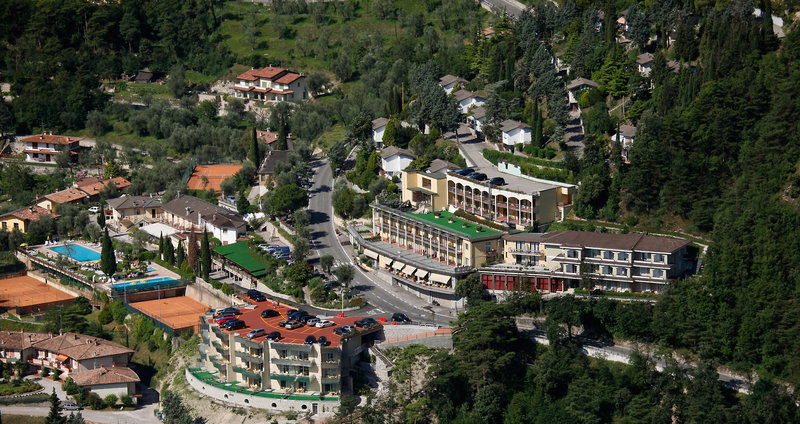 Hotel Village Bazzanega in Tremosine sul Garda, Außenaufnahme