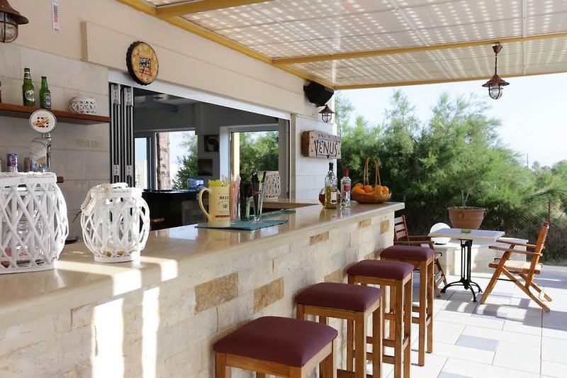 Paralos Venus Suites in Analipsi, Heraklion (Kreta) Bar