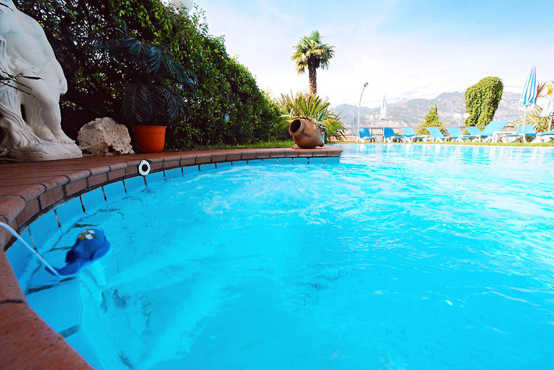 Hotel Cristallo in Malcesine, Pool