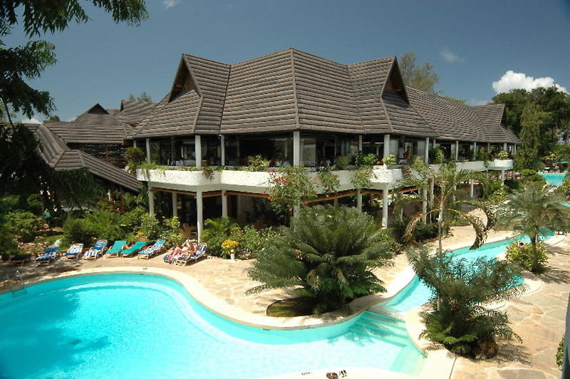 Travellers Beach Hotel & Club in Bamburi Beach, Mombasa (Kenia) Pool