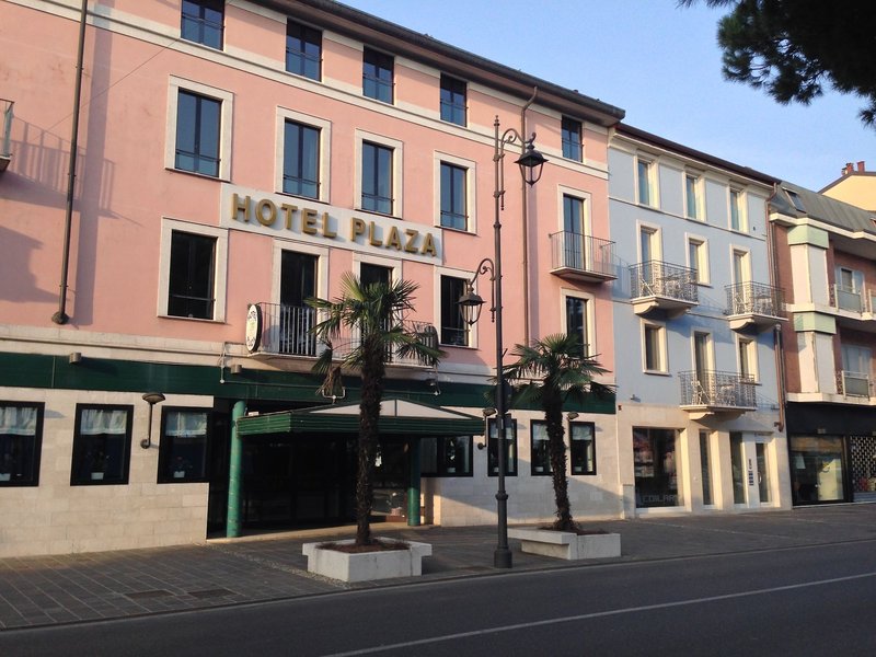 Plaza in Desenzano del Garda, Mailand (Bergamo) Außenaufnahme