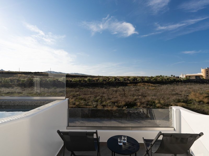 Black Stone Villas in Karterados, Santorini Landschaft