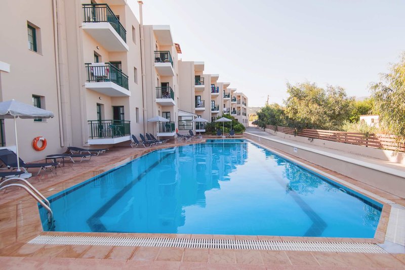 Edem Beach in Adelianos Kambos, Heraklion (Kreta) Pool