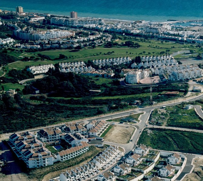 Appartements Pueblo El Goleto inklusive Mietwagen in Manilva, Malaga Landschaft