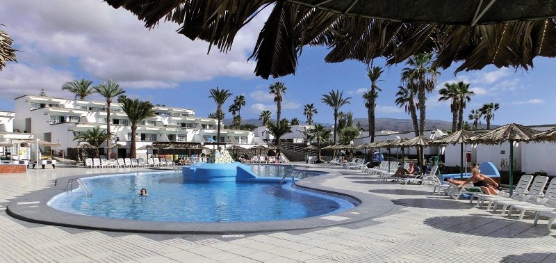 Vista Oasis Bungalows in San Bartolomé de Tirajana, Gran Canaria Pool