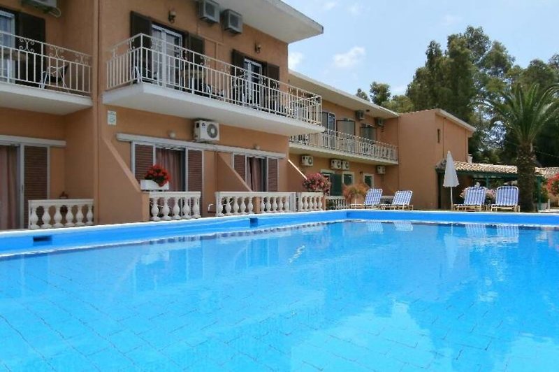 River Studios & Apartments in Messonghi, Korfu Pool