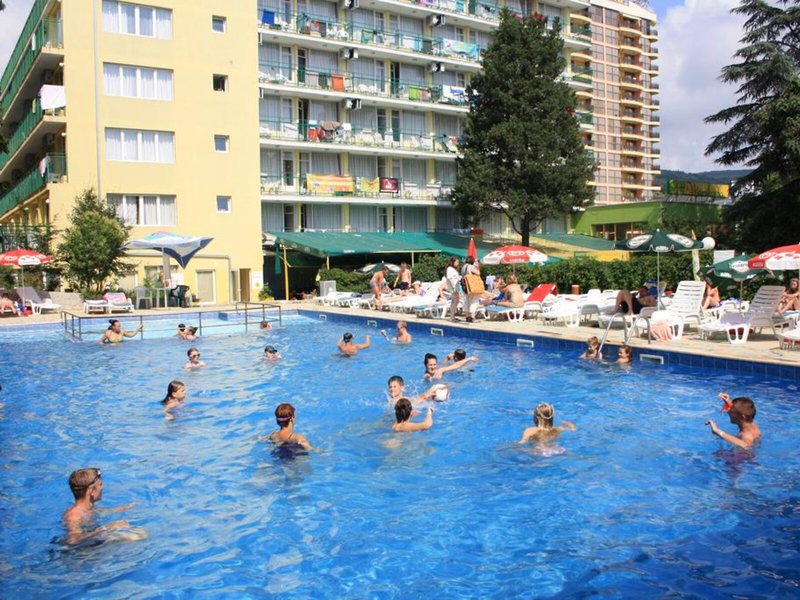 Sunny Varshava in Goldstrand, Varna Pool