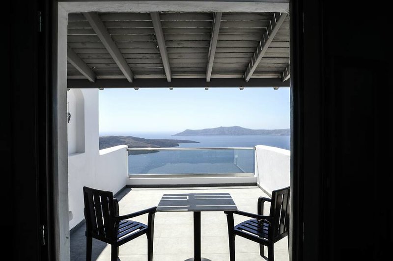 The Last Sunbeam in Fira, Santorini Terrasse