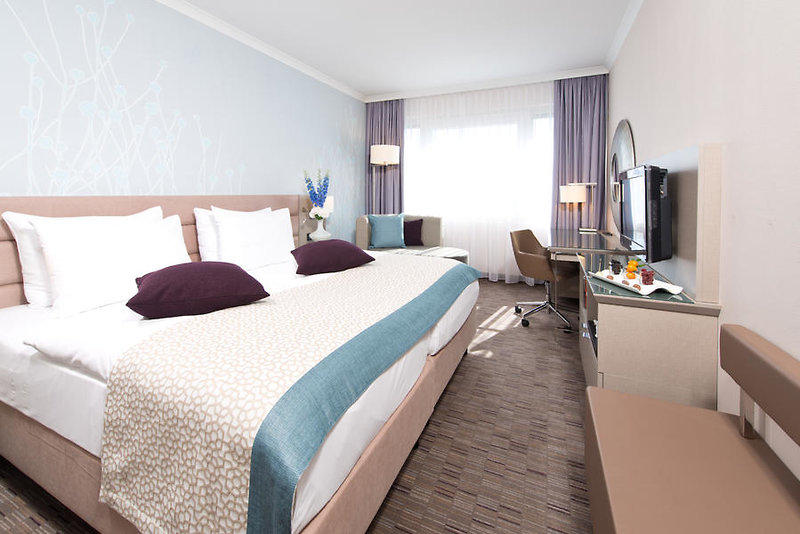 Crowne Plaza Berlin City Centre KuDamm in Berlin, Berlin-Sch�nefeld (DE) Wohnbeispiel