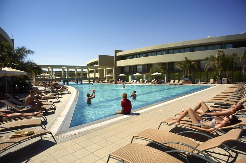 Virginia Family Suites in Kallithea, Rhodos Pool