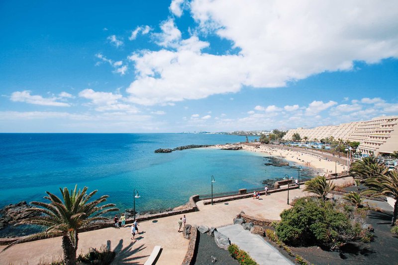 Neptuno Suites in Costa Teguise, Lanzarote Strand